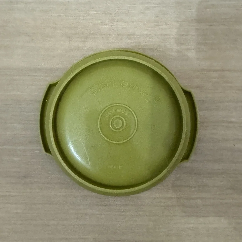Vintage Tupperware Servalier Bowl 886 w/ 812 Lid Harvest Green‎ 1970s USA Retro